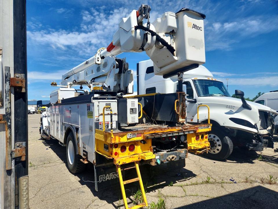 2015 Ford F-750 VIN 3FRXX7FKXFV638576 COPART salvage auction — MINOR DENT/SCRATCHES, MI - CERTIFICATE OF TITLE, sold $2,050 on 2026-07-09 (photo 2)