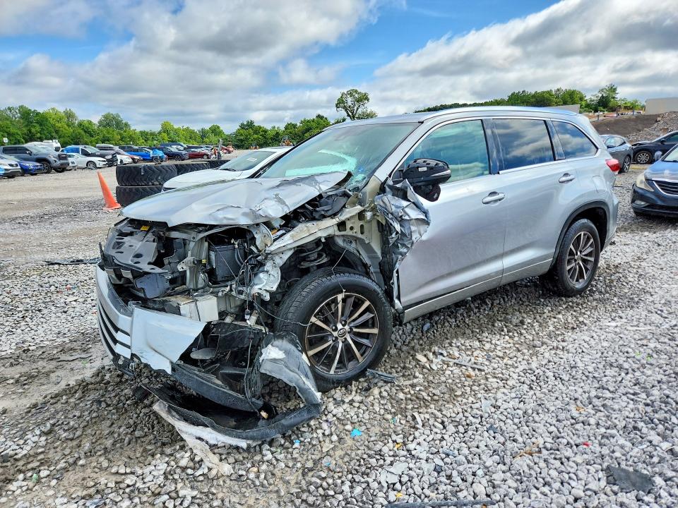 2017 Toyota VIN 5TDKZRFH5HS194873 COPART salvage auction — FRONT END, Al - Cert Of Title-Salvage Title, sold $250 on 2026-07-28 (photo 1)