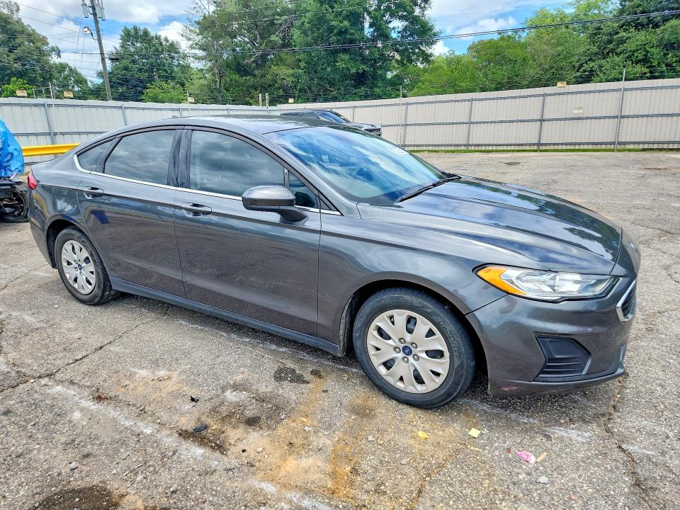 2020 Ford Fusion VIN 3FA6P0G74LR102775 COPART salvage auction — MINOR DENT/SCRATCHES, Al - Certificate Of Title, sold $4,400 on 2026-07-09 (photo 4)