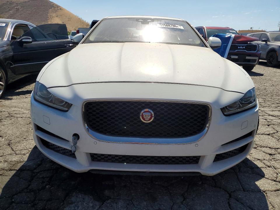 2017 Jaguar Xe VIN SAJAK4BN3HA953940 COPART salvage auction — MINOR DENT/SCRATCHES, Fl - Dis/Dlr/Exp Only Clean Title, sold $425 on 2026-07-02 (photo 5)