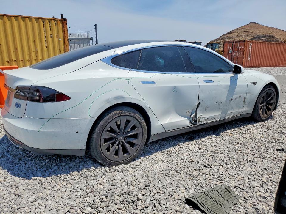 2015 Tesla Model s VIN 5YJSA1H22FF096628 COPART salvage auction — SIDE, NV - SALVAGE TITLE, sold $2,650 on 2026-07-27 (photo 3)