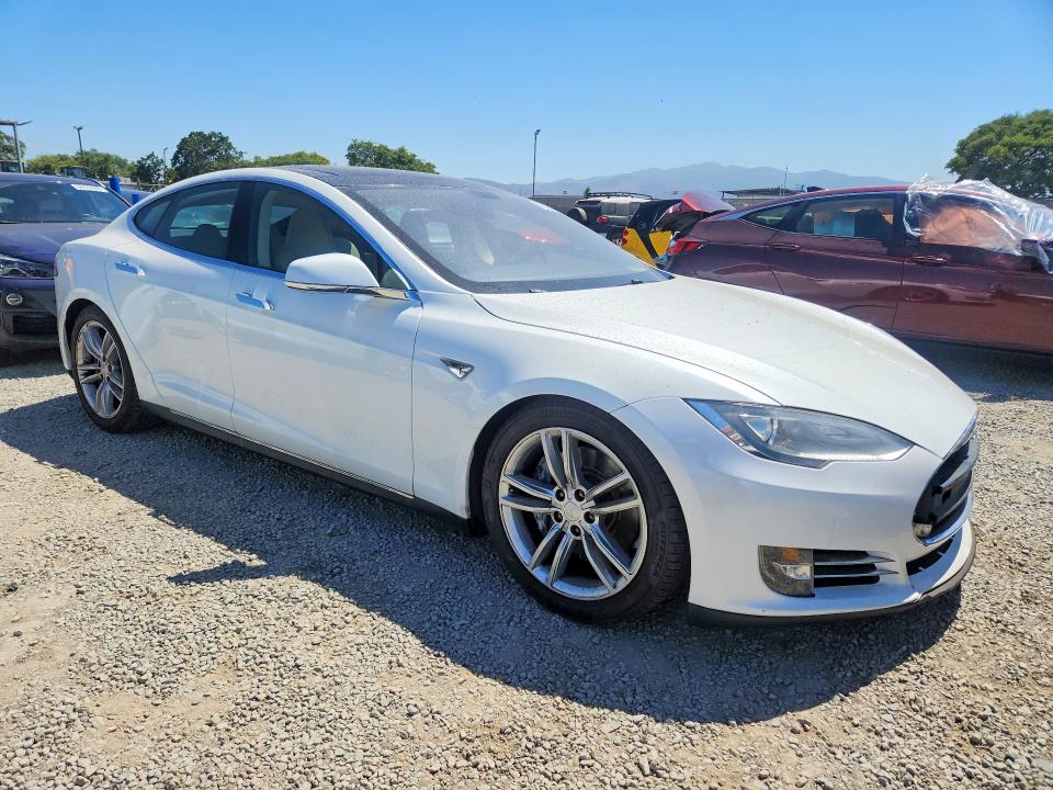 2013 Tesla Model s VIN 5YJSA1CN7DFP04531 COPART salvage auction — FRONT END, Mt - Dis/Dlr/Exp Only Clean Title, sold $2,100 on 2026-07-07 (photo 4)