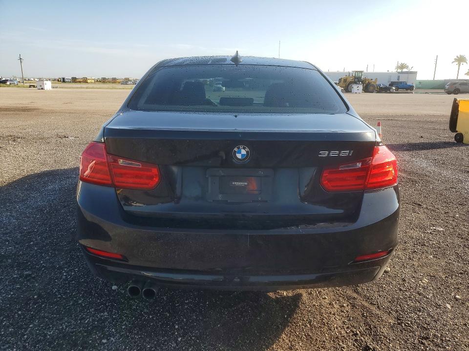 2013 BMW 3er VIN WBA3A5C59DF358535 COPART salvage auction — FRONT END, Fl - Cert Of Title Slvg Rebuildable, sold $775 on 2026-08-17 (photo 6)