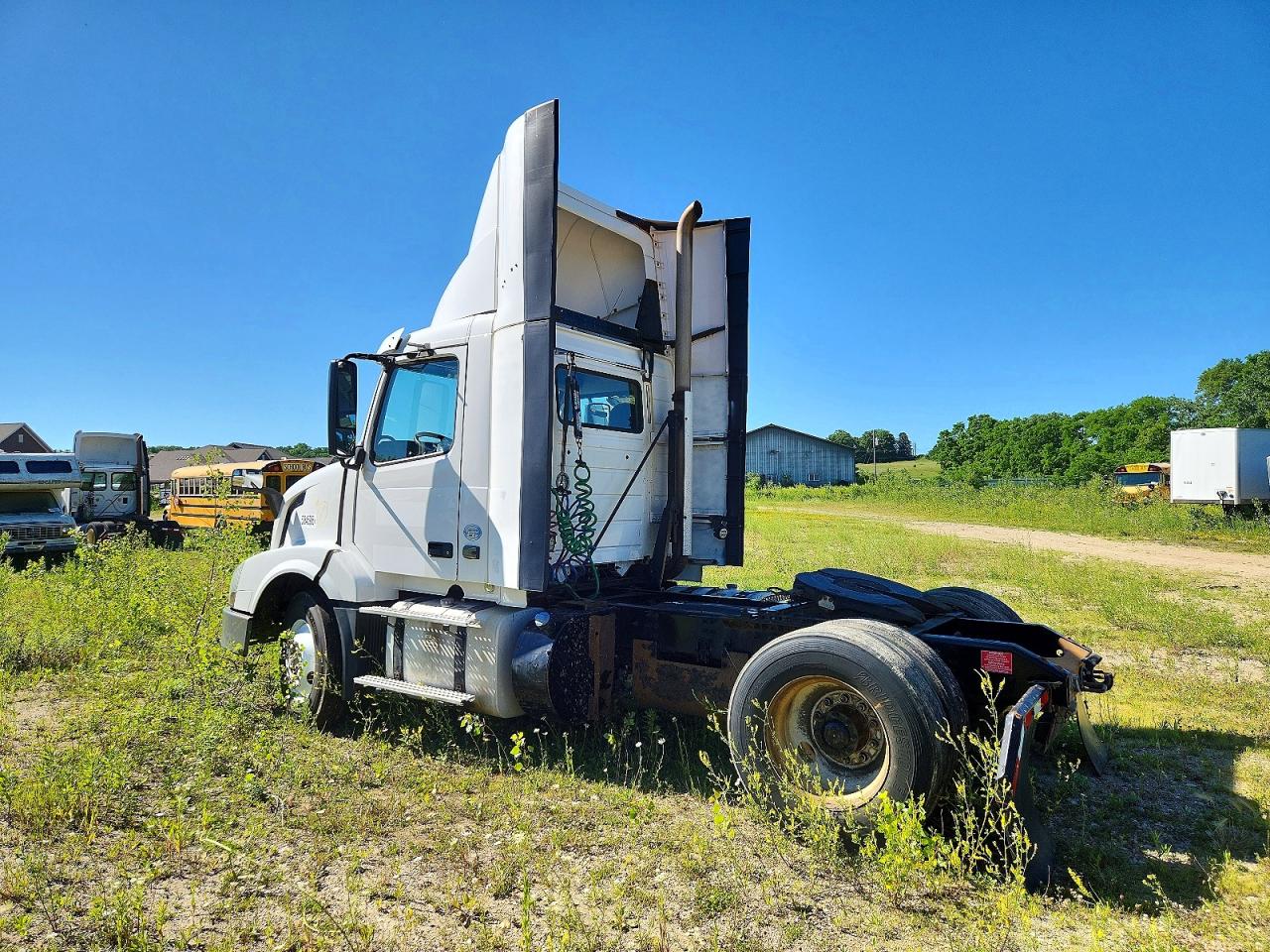 2016 Volvo VNL VIN 4V4N39TG2GN965499 COPART salvage auction — Normal Wear, IN - CERTIFICATE OF TITLE, sold $5,000 on 2026-06-30 (photo 3)