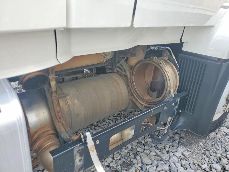 2017 Volvo VIN 4V4N39TG5HN988048 COPART salvage auction — NORMAL WEAR, In - Certificate Of Title, sold $5,000 on 2026-08-03 (photo 9)