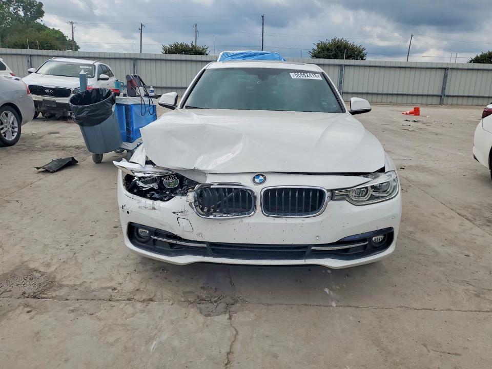2018 BMW 3er VIN WBA8B9C5XJEE82473 COPART salvage auction — FRONT END, Tx - Salvage Vehicle Title, sold $3,000 on 2026-07-23 (photo 5)