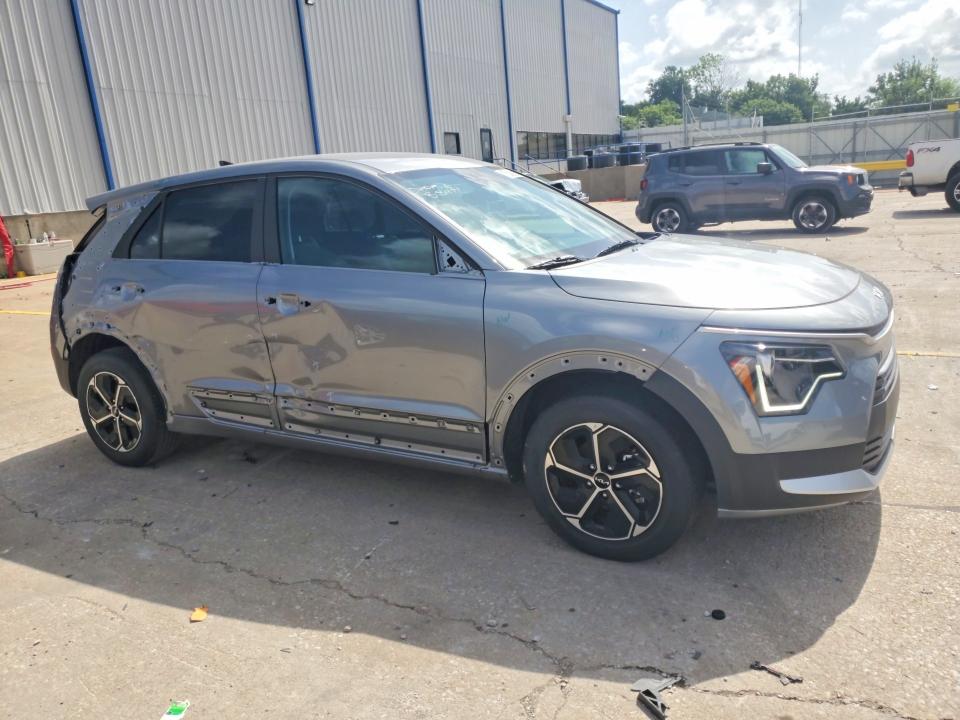2026 Kia Niro VIN KNDCP3LEXT5340099 COPART salvage auction — REAR END, KY - CERTIFICATE OF TITLE, sold $11,600 on 2026-07-13 (photo 4)