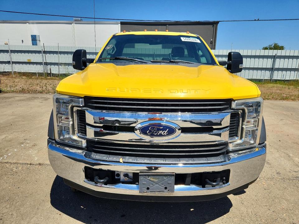 2019 Ford F-550 super duty VIN 1FDUF5GY2KDA01683 COPART salvage auction — NORMAL WEAR, Ca - Dis/Dlr/Exp Only Clean Title, sold $18,000 on 2026-07-24 (photo 5)