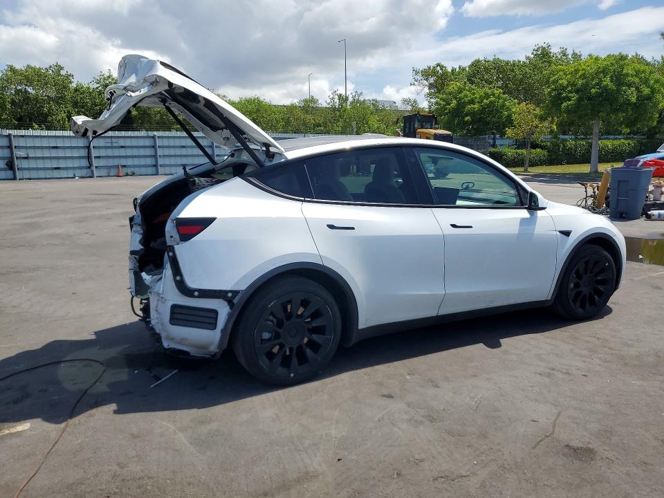 2022 Tesla Model y VIN 7SAYGAEE8NF390270 COPART salvage auction — REAR END, Fl - Cert Of Title Slvg Rebuildable, sold $9,900 on 2026-08-03 (photo 3)