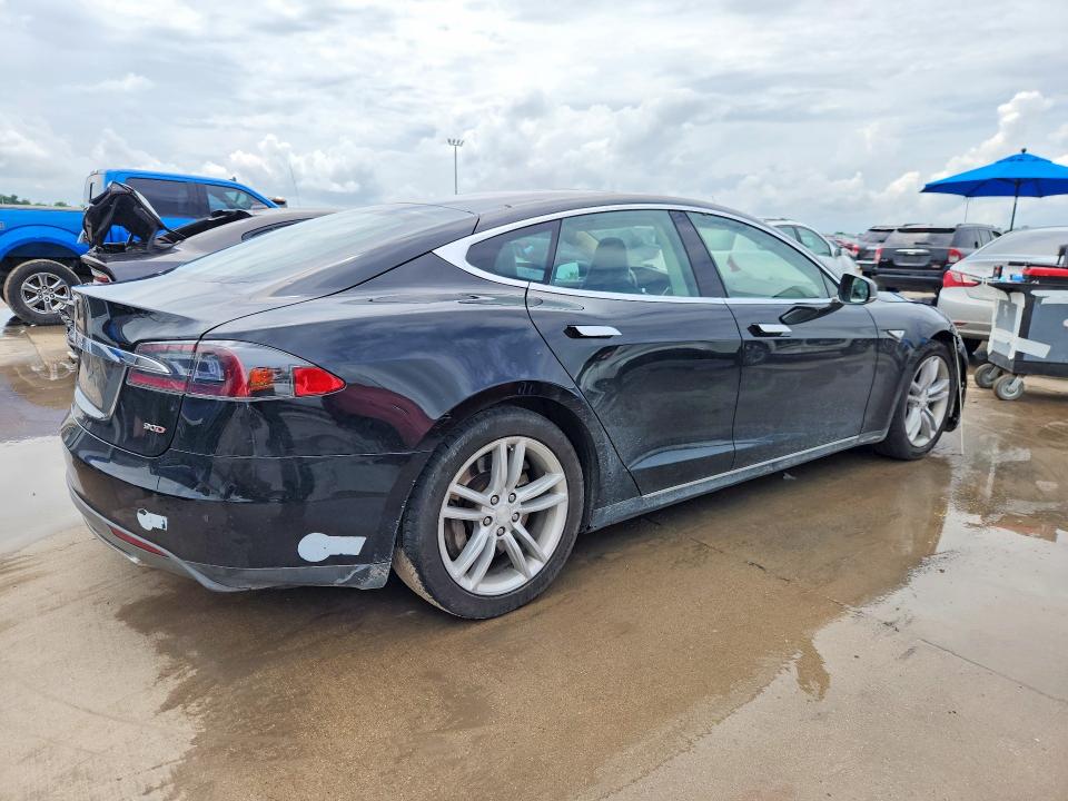 2013 Tesla VIN 5YJSA1CG2DFP28026 COPART salvage auction — FRONT END, Tx - Salvage Vehicle Title, sold $3,800 on 2026-07-30 (photo 3)