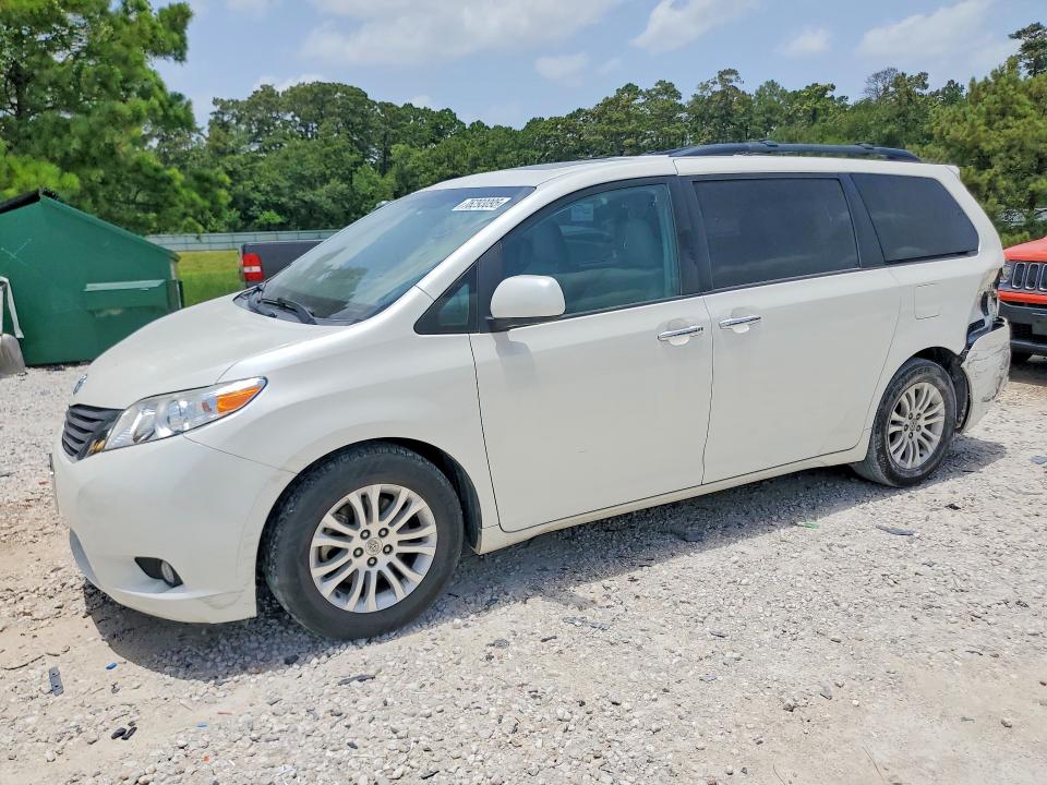 2016 Toyota Sienna VIN 5TDYK3DC5GS762623 — COPART salvage auction photo