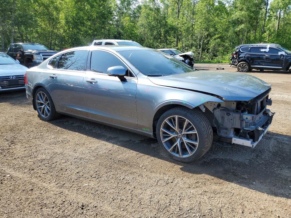 2018 Volvo S90 VIN LVY992MK0JP020707 COPART salvage auction — FRONT END, ON - PERMIT NO BRAND - UNFIT, sold $2,250 on 2026-07-16 (photo 4)