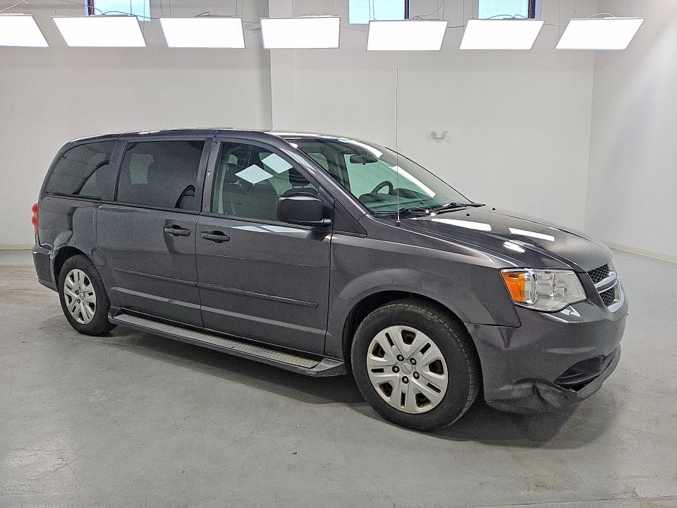2017 Dodge Caravan VIN 2C4RDGBG0HR595710 COPART salvage auction — NORMAL WEAR, Nj - Certificate Of Title, sold $200 on 2026-07-28 (photo 4)