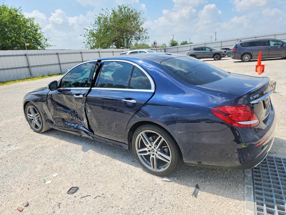 2019 Mercedes-benz VIN WDDZF4JB6KA630976 COPART salvage auction — SIDE, Tx - Salvage Vehicle Title, sold $9,800 on 2026-07-04 (photo 2)