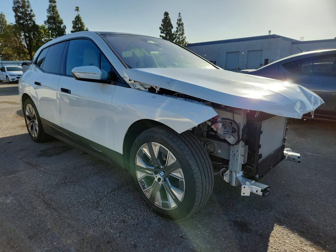 2025 BMW Ix VIN WB523CF00SCT40738 COPART salvage auction — Front End, CA - SALVAGE CERTIFICATE, sold $27,500 on 2026-08-20 (photo 4)