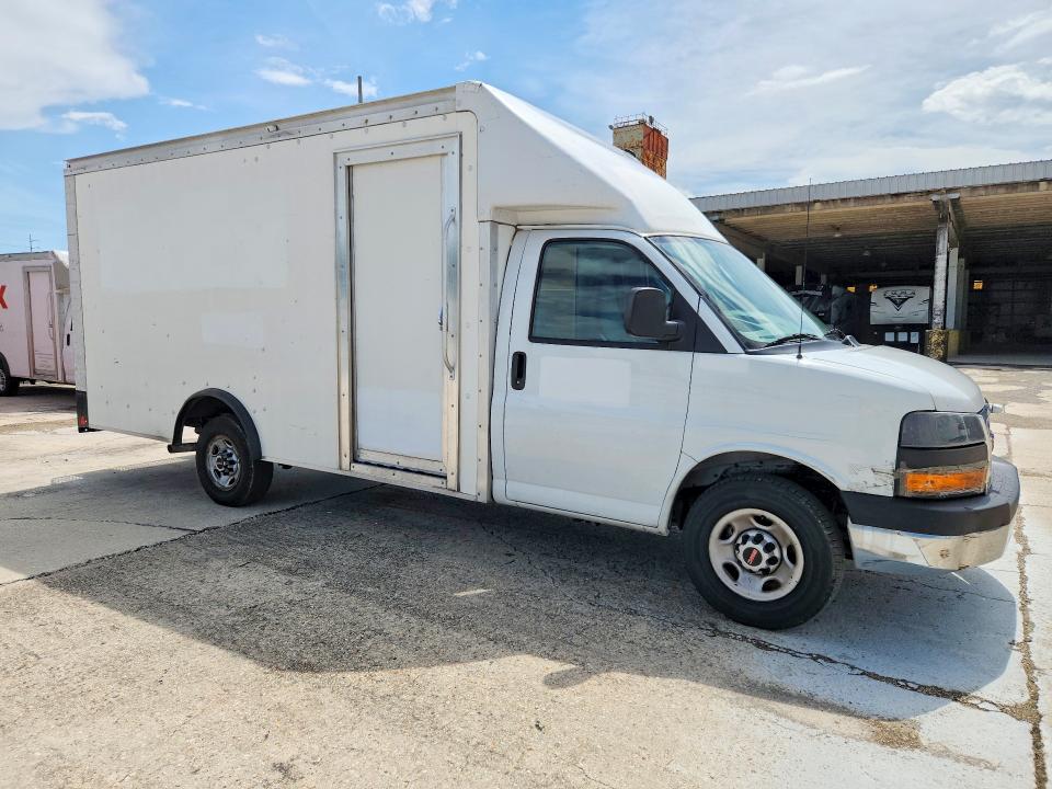 2022 Gmc Savana VIN 1GD07SF75N1226463 COPART salvage auction — MINOR DENT/SCRATCHES, Va - Certificate Of Title, sold $7,000 on 2026-07-21 (photo 4)