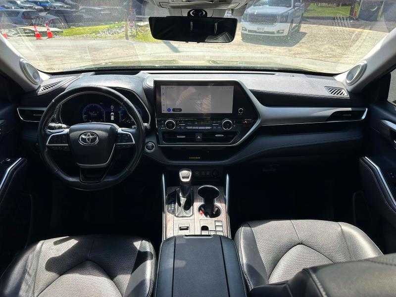 2023 Toyota Highlander VIN 5TDKDRAH8PS508181 COPART salvage auction — MINOR DENT/SCRATCHES, OH - CERTIFICATE OF TITLE, sold $29,000 on 2026-07-17 (photo 6)
