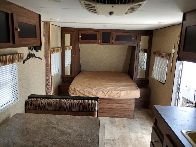 2016 Kz-rv Sportsmen VIN 4EZTU2421G5022707 COPART salvage auction — HAIL, OK - CERT OF TITLE-SALVAGE FLOOD, sold $2,200 on 2026-07-30 (photo 5)