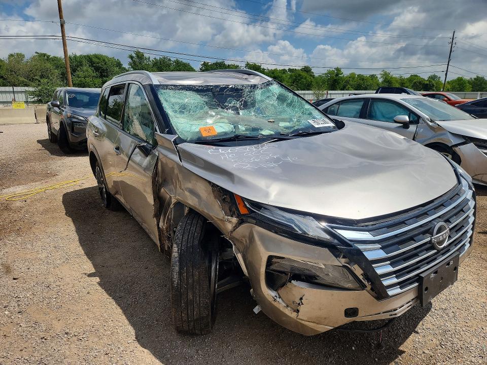 2026 Nissan Rogue VIN JN8BT3DD5TW476538 COPART salvage auction — SIDE, TX - NONREPAIRABLE TITLE, sold $3,050 on 2026-07-27 (photo 4)