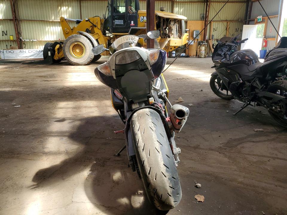 2006 Suzuki Gsx-r1000 VIN JS1GT76A062103490 COPART salvage auction — SIDE, On - Permit No Brand - Unfit, sold $1,100 on 2026-07-28 (photo 4)