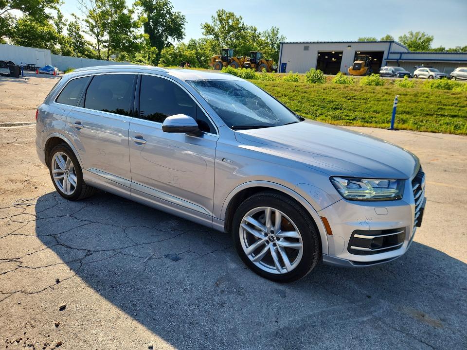 2018 Audi VIN WA1VAAF70JD050396 COPART salvage auction — MINOR DENT/SCRATCHES, Mo - Salvage Certificate Of Title, sold $8,000 on 2026-07-28 (photo 4)