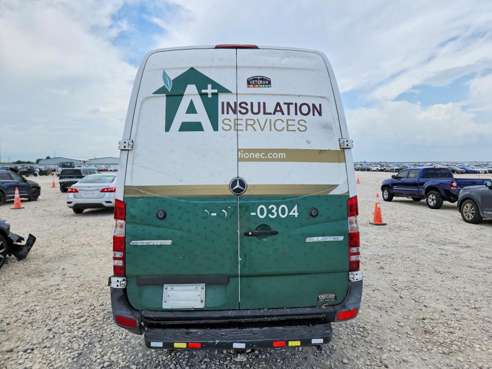 2014 Freightliner Sprinter 2500 VIN WDYPE8DC7E5922198 COPART salvage auction — BURN, TX - NONREPAIRABLE TITLE, sold $60 on 2026-07-09 (photo 6)