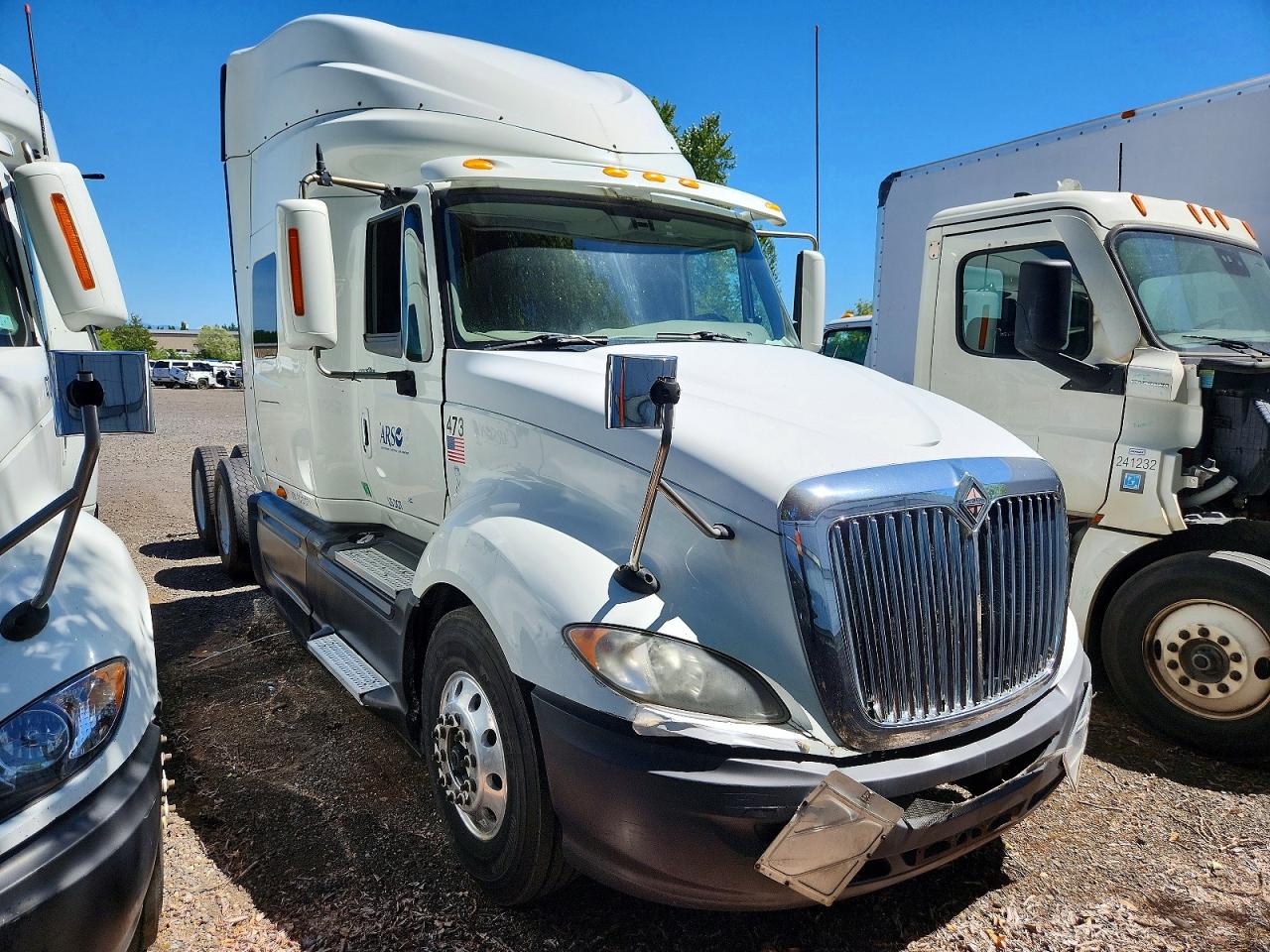2009 International ProStar VIN 2HSCUAPR09C121071 — COPART salvage auction photo
