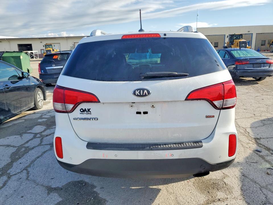 2015 Kia Sorento VIN 5XYKTDA60FG614611 COPART salvage auction — SIDE, In - Cert Of Title-Salvage Title, sold $175 on 2026-07-28 (photo 6)