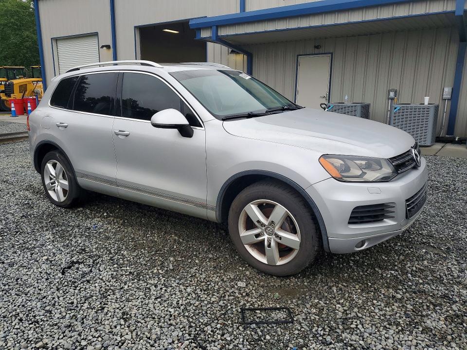 2013 Volkswagen Touareg VIN WVGEF9BPXDD002464 COPART salvage auction — MECHANICAL, Nc - Dealer Only Clean Title, sold $375 on 2026-07-15 (photo 4)