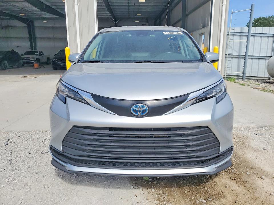 2022 Toyota VIN 5TDKSKFC6NS062927 COPART salvage auction — MINOR DENT/SCRATCHES, Salvage Title, sold $10,300 on 2026-07-20 (photo 5)