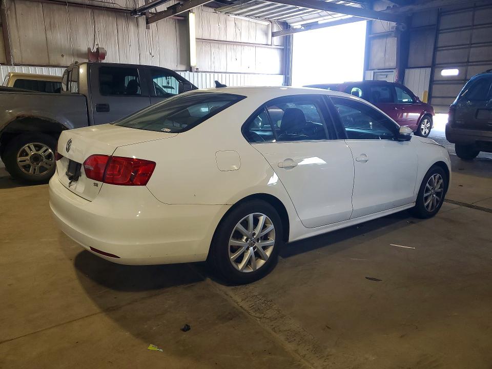 2014 Volkswagen Jetta VIN 3VWD07AJ5EM371092 COPART salvage auction — FRONT END, IL - SALVAGE CERTIFICATE, sold $925 on 2026-08-05 (photo 3)