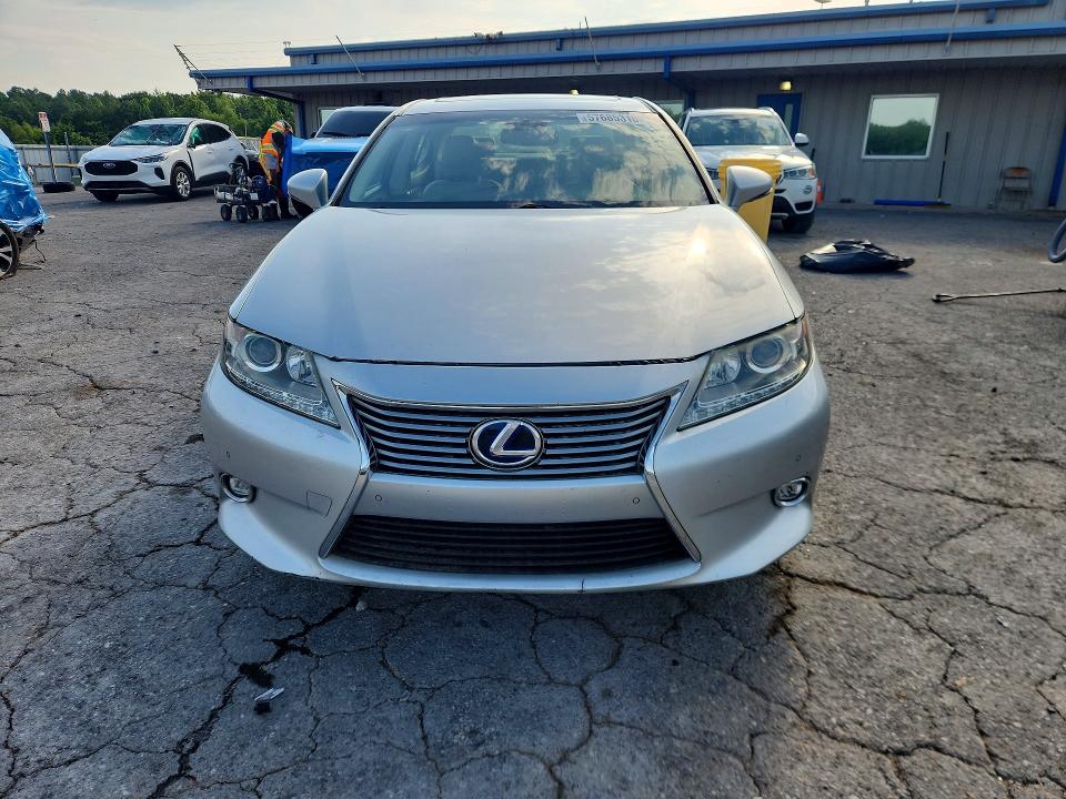 2014 Lexus VIN JTHBW1GG0E2044915 COPART salvage auction — MINOR DENT/SCRATCHES, Tn - Certificate Of Title, sold $6,800 on 2026-07-28 (photo 5)