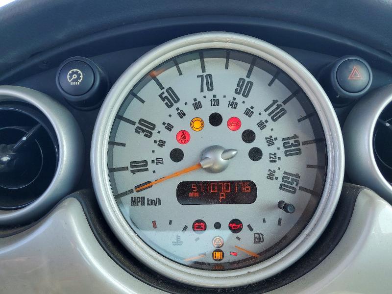 2004 Mini Cooper VIN WMWRC33424TJ59649 COPART salvage auction — MINOR DENT/SCRATCHES, NJ - CERTIFICATE OF TITLE, sold $400 on 2026-07-10 (photo 9)