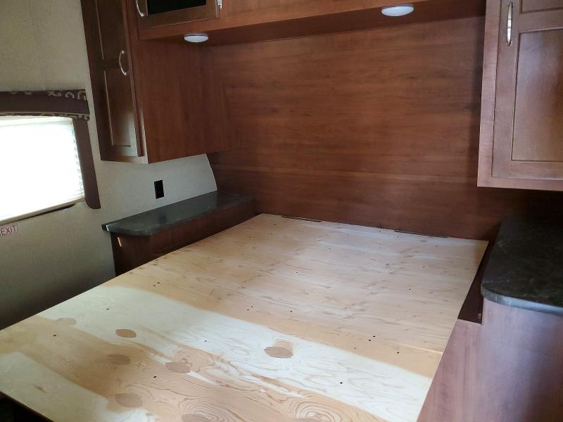 2017 Jay Trailers VIN 1UJBJ0BP9H1TH0137 COPART salvage auction — HAIL, MN - CERT OF TITLE-SALVAGE, sold $2,000 on 2026-07-23 (photo 9)