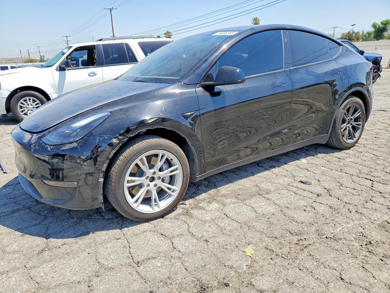 2024 Tesla Model Y VIN 7SAYGDEE1RF133457 — COPART salvage auction photo