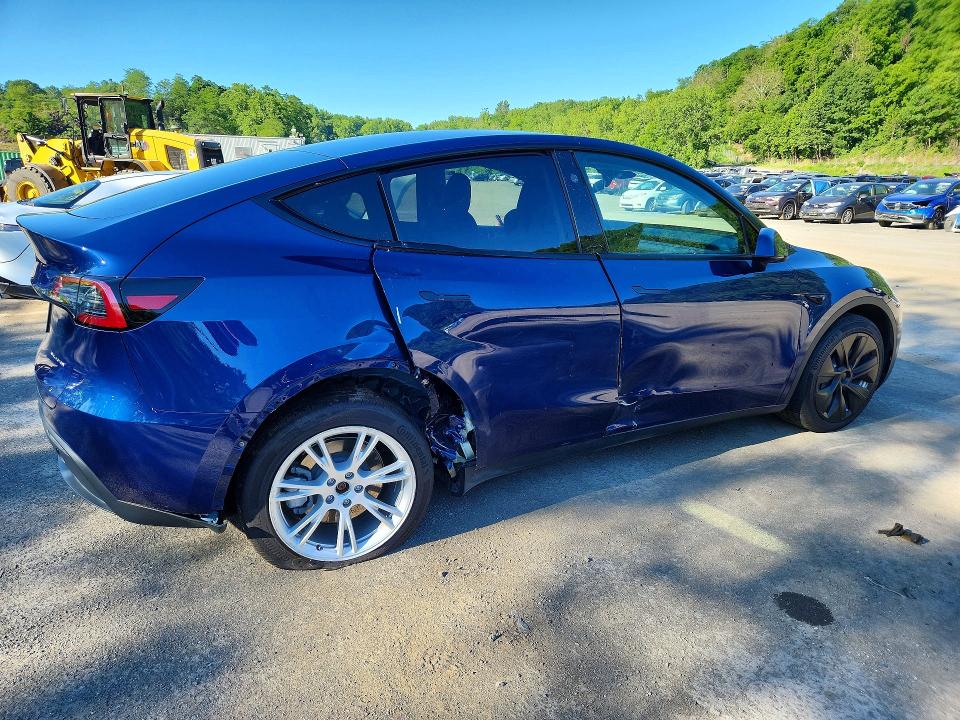 2023 Tesla Model y VIN 7SAYGDEE4PF827086 COPART salvage auction — SIDE, Nj - Cert Of Title-Salvage, sold $12,800 on 2026-07-07 (photo 3)