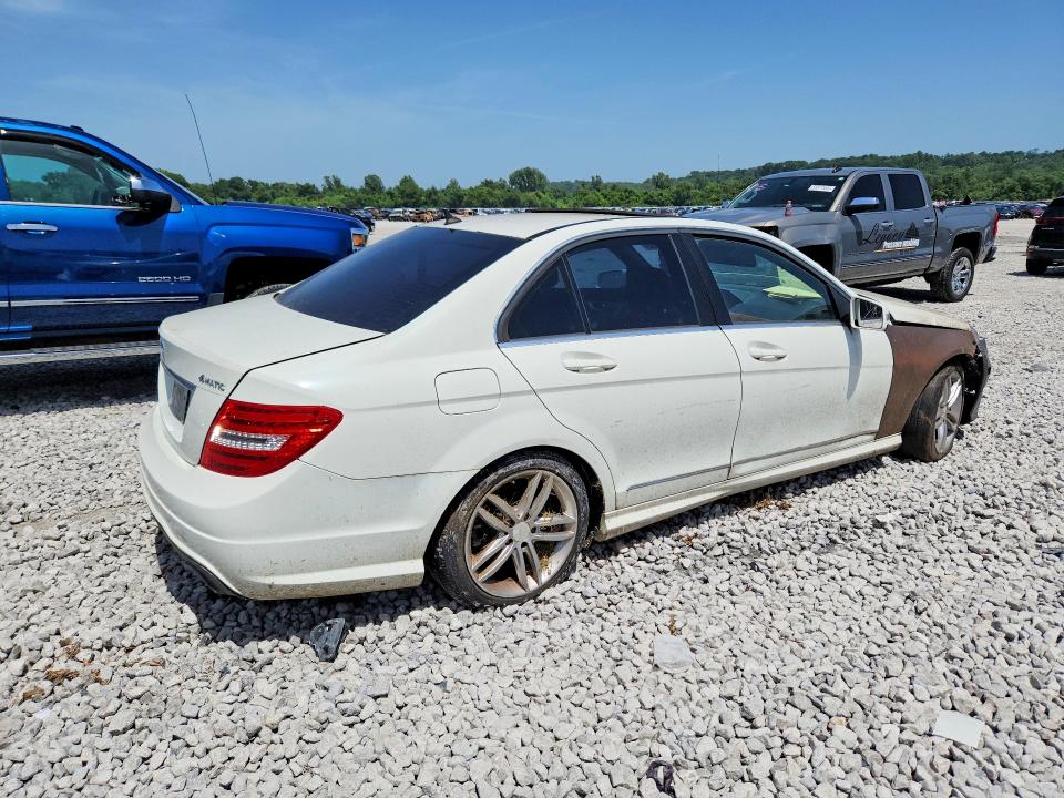 2012 Mercedes-benz C-klasse VIN WDDGF8BB2CR239520 COPART salvage auction — FRONT END, Il - Certificate Of Title, sold $700 on 2026-08-19 (photo 3)
