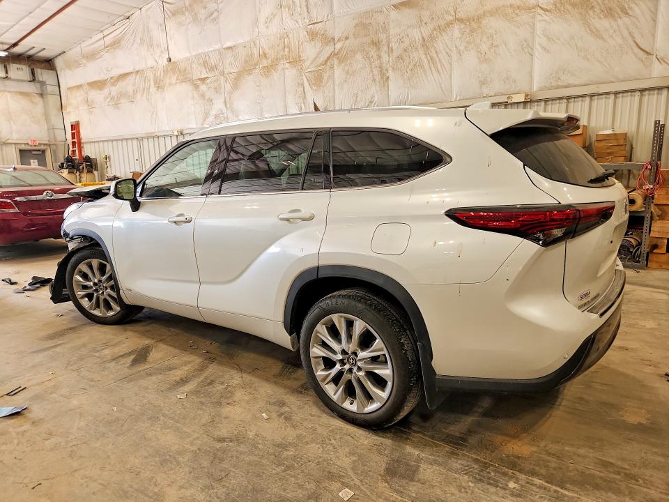 2022 Toyota Highlander VIN 5TDXBRCH3NS562459 COPART salvage auction — FRONT END, WI - CERT OF TITLE-SALVAGE VEHICLE, sold $19,400 on 2026-07-15 (photo 2)