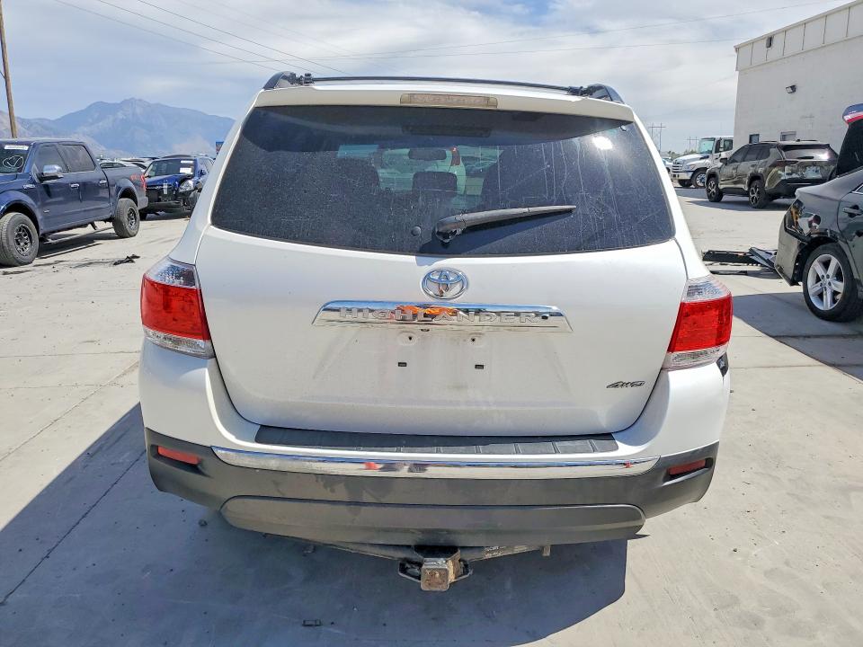 2013 Toyota Highlander VIN 5TDBK3EH8DS235977 COPART salvage auction — UNDERCARRIAGE, Ut - Salvage Certificate, sold $150 on 2026-07-27 (photo 6)