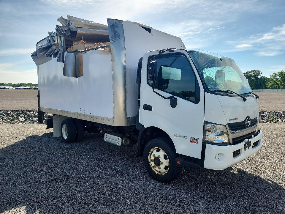 2019 Hino 155 VIN JHHYDM1H7KK007812 COPART salvage auction — ROOF, MA - CERT OF TITLE-SALVAGE, sold $300 on 2026-07-29 (photo 4)