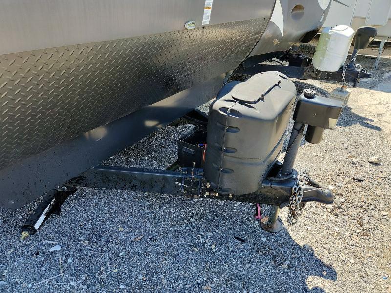 2019 Coachman VIN 5ZT2CAXB8KX014198 COPART salvage auction — WATER/FLOOD, IL - SALVAGE CERT-FLOOD, sold $150 on 2026-07-30 (photo 8)