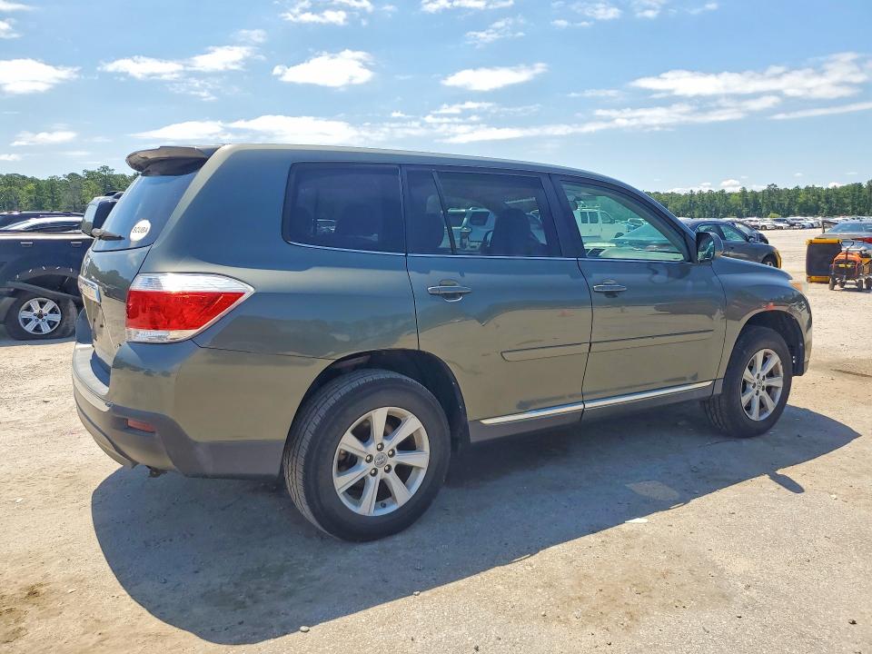 2013 Toyota VIN 5TDBK3EH0DS198536 COPART salvage auction — MINOR DENT/SCRATCHES, Pa - Cert Of Title, sold $2,650 on 2026-07-15 (photo 3)
