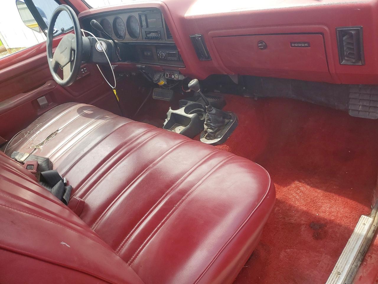 1992 Dodge W-Series VIN 3B7KM23C0NM541732 COPART salvage auction — Rollover, TN - SALVAGE CERTIFICATE, sold $6,600 on 2026-06-25 (photo 8)