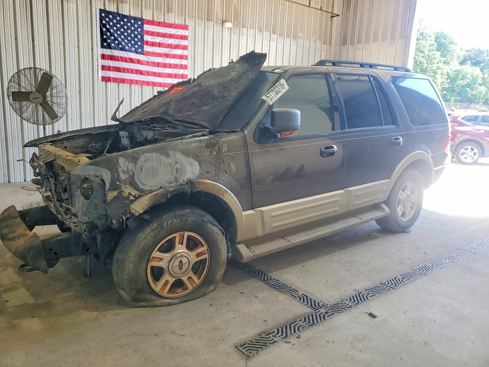 2005 Ford Expedition VIN 1FMPU185X5LB00083 — COPART salvage auction photo