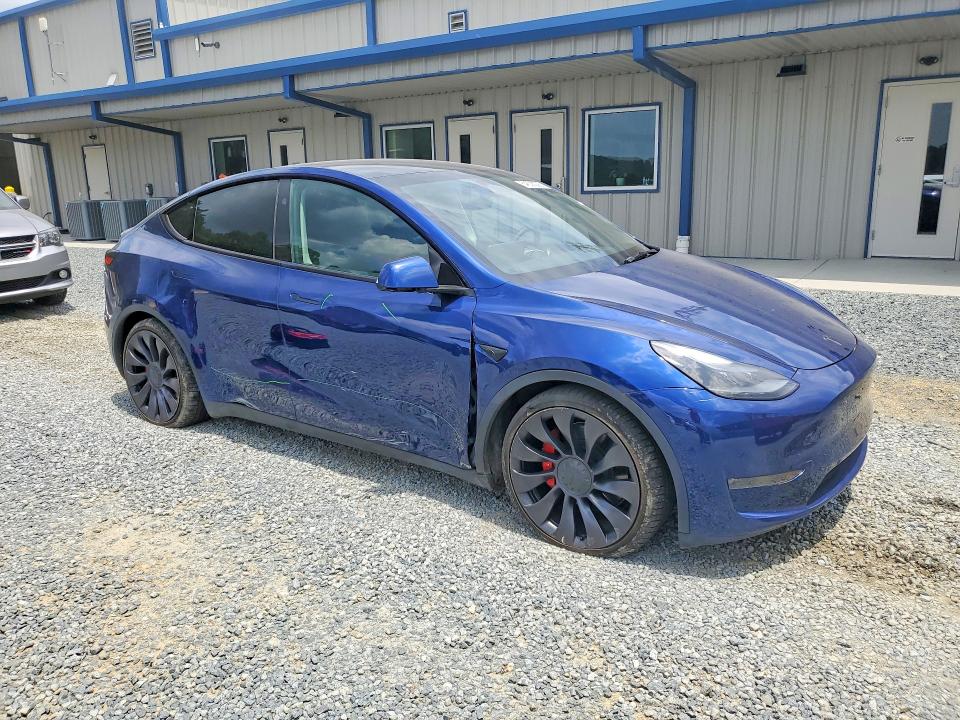 2024 Tesla Model y VIN 7SAYGDEF2RA265200 COPART salvage auction — SIDE, Nc - Salvage Certificate Of Title, sold $13,300 on 2026-07-23 (photo 4)