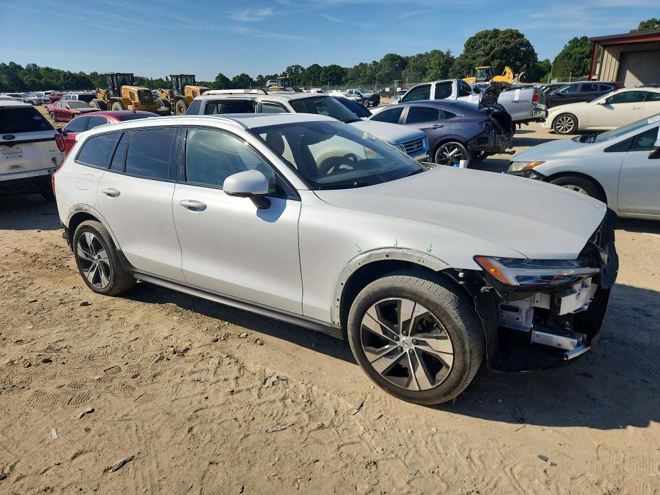 2020 Volvo V60 VIN YV4102WK6L1037932 COPART salvage auction — SIDE, Md - Cert Of Salvage > 75% Damage, sold $6,000 on 2026-07-07 (photo 4)