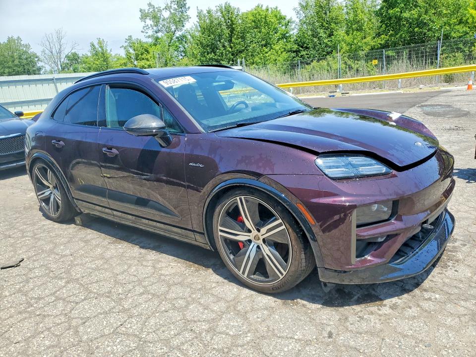 2024 Porsche Macan VIN WP1AC2XA2RL200309 COPART salvage auction — MINOR DENT/SCRATCHES, MI - CERTIFICATE OF TITLE, sold $42,250 on 2026-07-07 (photo 4)