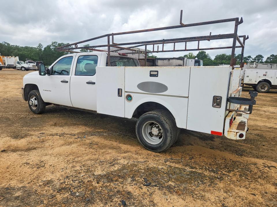 2007 Chevrolet Silverado 3500 VIN 1GBJC33687F553665 COPART salvage auction — NORMAL WEAR, FL - CERTIFICATE OF TITLE, sold $3,000 on 2026-07-08 (photo 2)