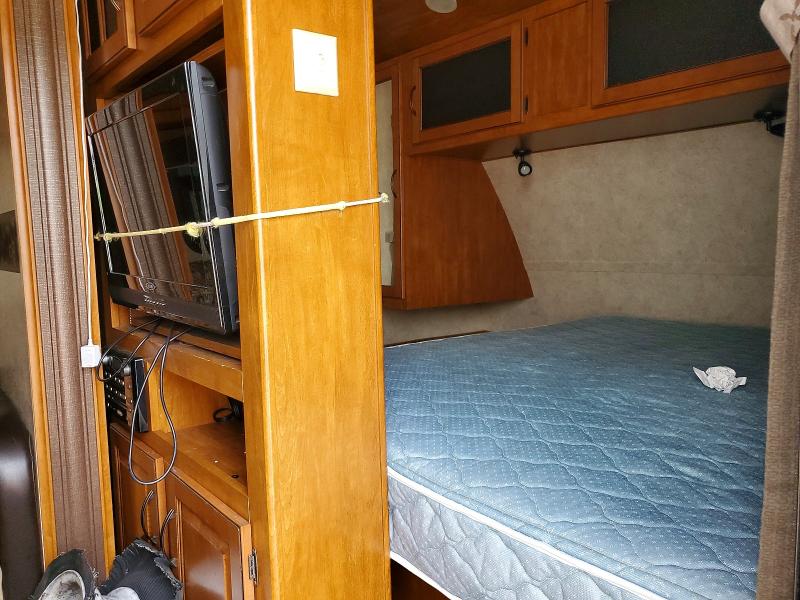 2012 Keystone rv . VIN 4YDT31B28CD421788 COPART salvage auction — SIDE, PA - CERTIFICATE OF SALVAGE, sold $125 on 2026-07-30 (photo 5)