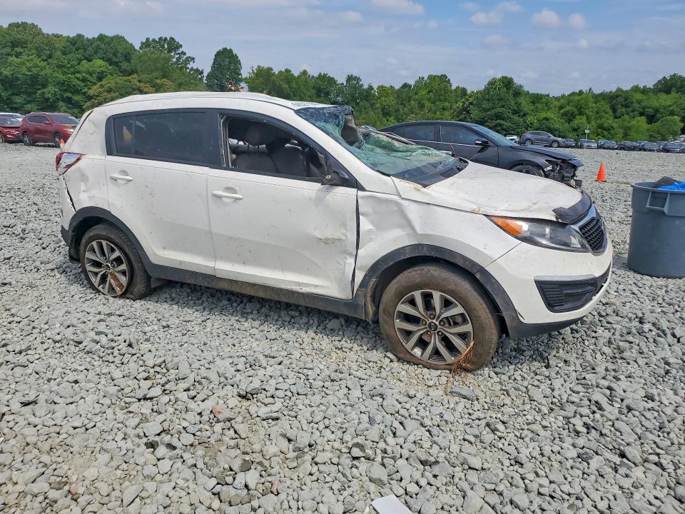2016 Kia Sportage VIN KNDPB3AC7G7806499 COPART salvage auction — ROLLOVER, Nc - Salvage Certificate Of Title, sold $150 on 2026-07-22 (photo 4)